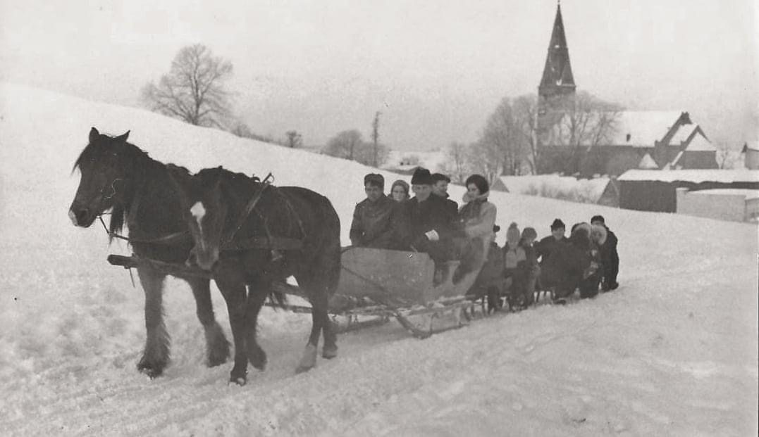 Zdjęcie zaprzegu konnego z lat 60 XX